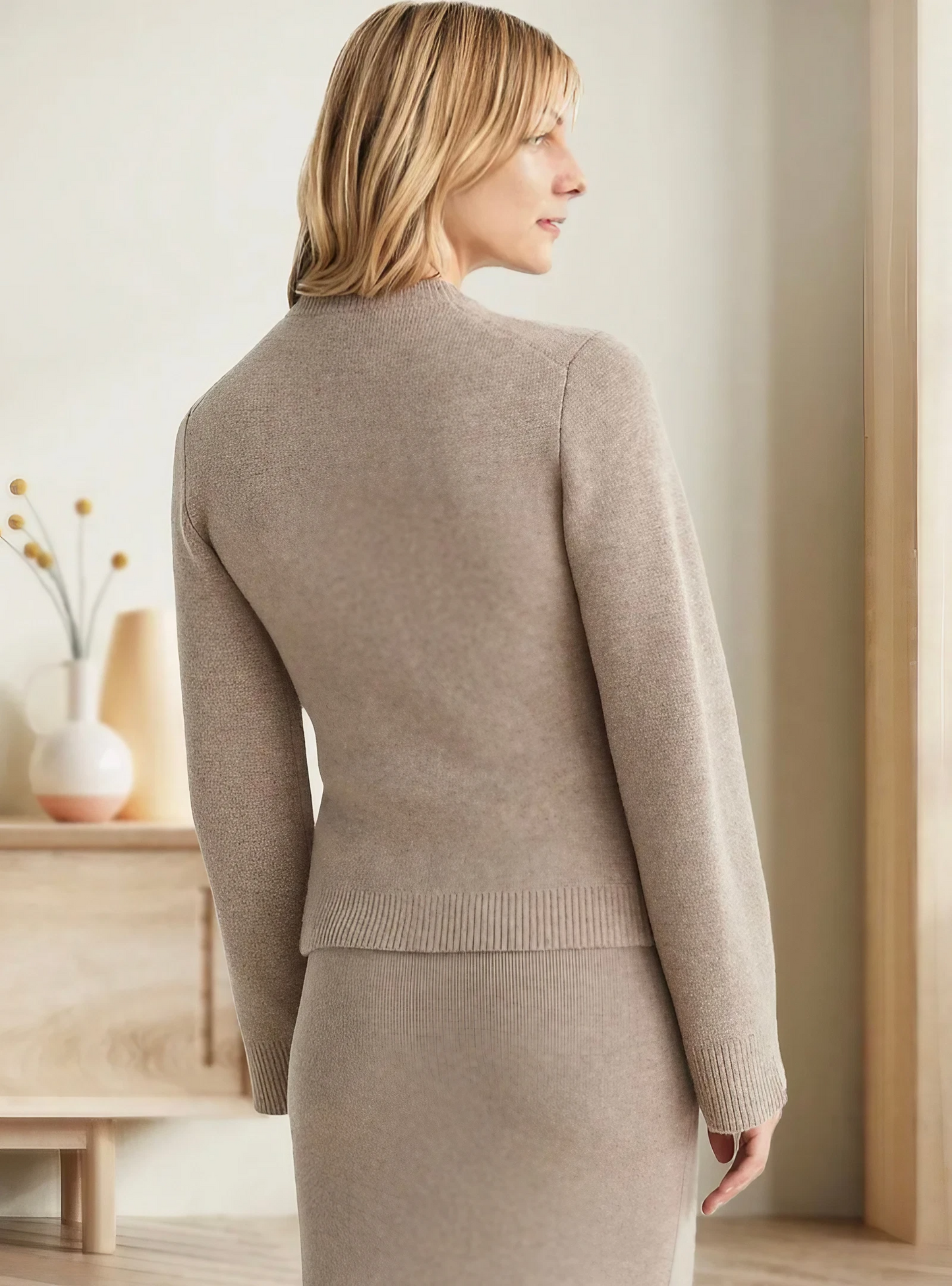 Stickad Kofta med Knäppning – Elegant & Tidlös Design